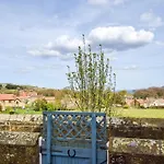 1 Bed In Whitby Oc-90699 *