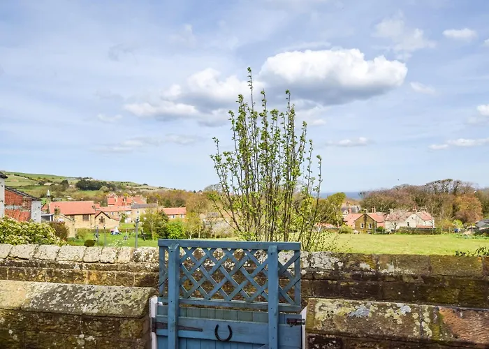 1 Bed In Fylingthorpe 90699 *