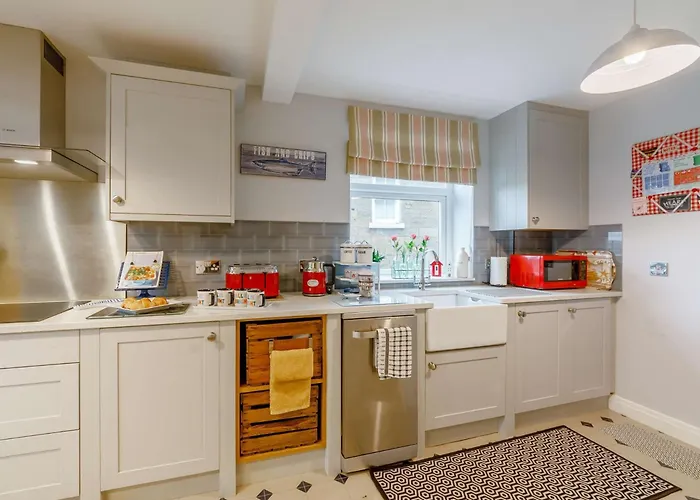 1 Bed In Fylingthorpe 90699 *